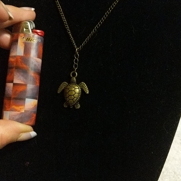 Bronze tone Turtle necklace on 18 inch chain - Picture 3 of 4